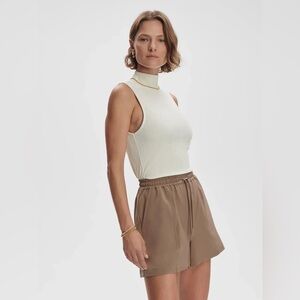 Varley Esmond Mid Rise Short 3" Taupe Stone BNWT